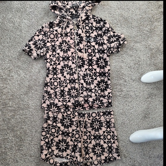 BCBGMaxAzria Black and Cream Patterned Short Track Set - Picture 1 of 9